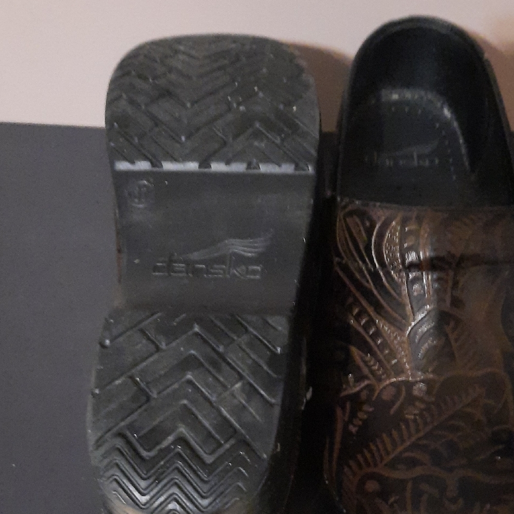Womens Dansko Brown Patterned Clogs. Used Shows A… - image 6